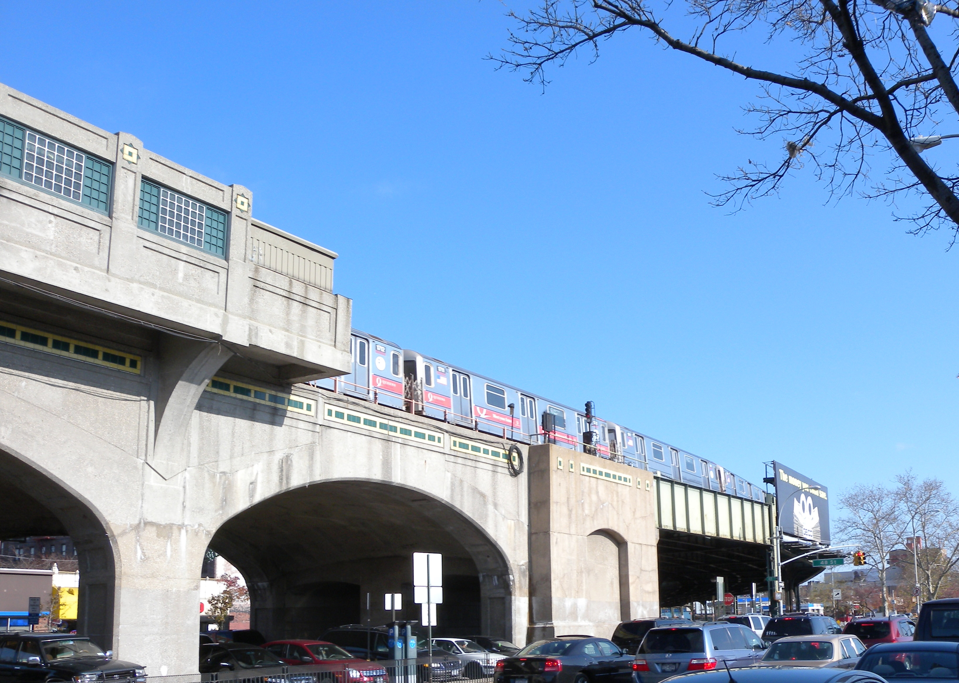 Eastbound_7_train_46_St_jeh.JPG